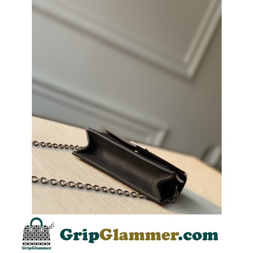 Louis Vuitton Favorite - Image 4