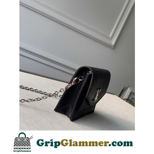 Louis Vuitton Favorite - Image 6