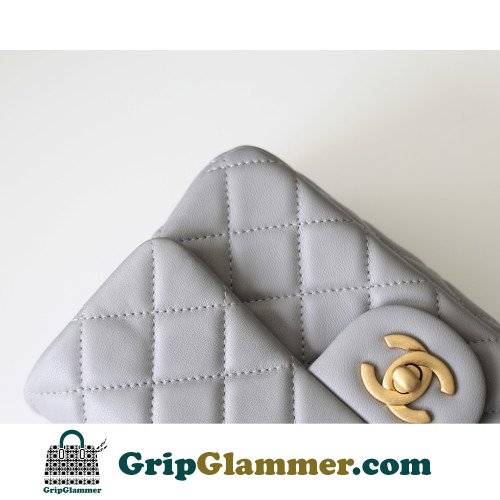 Chanel Flap Bag 20cm (Mini) - Image 2