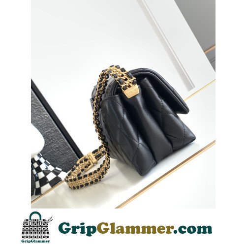 Chanel Flap Bag 20cm (Mini) - Image 2