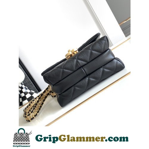 Chanel Flap Bag 20cm (Mini) - Image 4